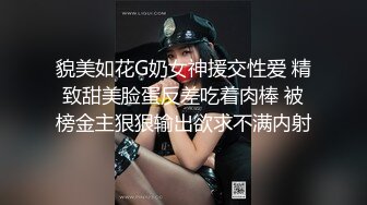 R劲好猛感觉自己完全变成丧智母狗了不停抽搐 问我是不是在直播 前面有个人当然要把裙子撩起来玩一下刺激啦