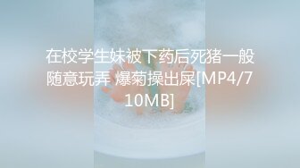 【一脸呆萌清纯18萝莉】双马尾带着情趣项圈，单腿白丝玻璃黄瓜插穴，想要看爆菊花，妹子很听话，进进出出抽插