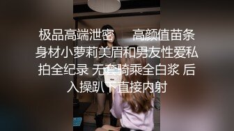 开档黑丝露脸风骚学妹的诱惑，逼逼都让人玩多了，淫声荡语听狼友指挥激情大秀，掰开骚穴