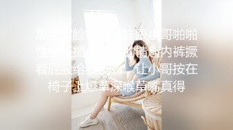 偷窥对面喜欢光着屁屁在屋里走动的美少妇