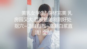 高顏值的韓國女主播大秀露臉對著觀眾吃香腸