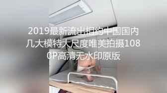 《极品CP魔手外购》大胆坑神潜入商场舞蹈工作室女公厕独占一个坑位隔板缝中连续偸拍 各种小姐姐方便美女脱个精光拉稀 (3)