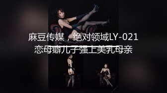 KTV女厕偷拍 身上挂工作牌美女经理的小黑鲍