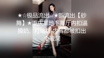 老婆沙发玩手机，我来玩她逼逼