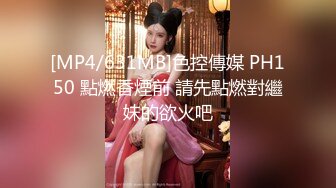 《魔手外购极品CP》正面+私处特写，服装城女厕逼脸同框偸拍各种女人方便，有少女有美少妇有熟女，逼型多种一次看个够 (8)