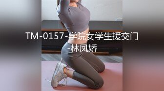 【清纯系18小虎牙萌妹】爸爸快用JB操我，年龄不大骚话很多，撩起短裙无毛一线天，炮友掏出大屌认真舔，浴室洗澡湿身诱惑