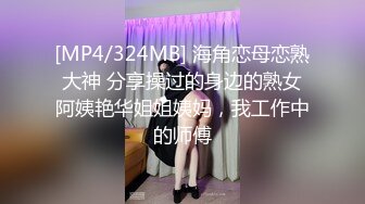 商场女厕偷拍身材丰满女店员的多毛小黑B