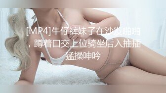 骚货小姐姐边开车边给舔鸡巴，吃的真香