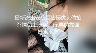 大奶美眉吃鸡啪啪 嘴巴插假鸡吧 粉穴灌牛奶 被小哥哥后入无套输出 边操边不停流出