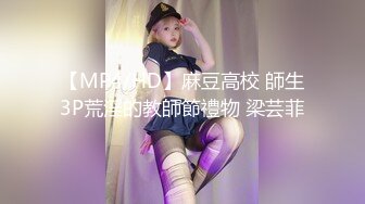 金发极骚唇钉外国熟女，丁字裤网袜扣穴调情，骑在身上扭动臀部