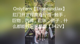 约啪高个性感漂亮外企女白领带去酒店迫不及待的按着头先口交,按倒床上一顿抽插骚穴