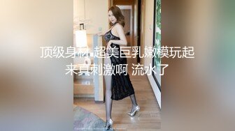 酒店上帝视角近距离偷拍体形大个的类似东北大汉竟然能泡上个那么清纯的妹子，各自研究对方的性器官