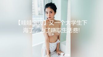 华东政法大学骚母狗 丁婕 手握男友的大鸡巴贪婪的舔舐 还边看电视边用鸡巴来摩擦牙齿 真是太会玩了