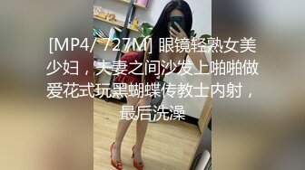 萌呆妹子圆润奶子胸型完美，躺下后阴毛旺盛聊天勾引淫民们