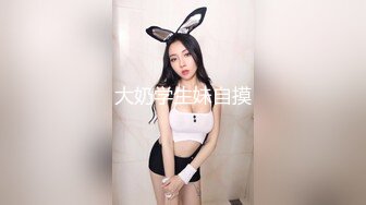 餐厅美美的少妇，穿着高跟鞋来蹲厕所，阴穴里一坨大大的白色淫液 白带？菊花外翻这么厉害，少妇可真会爽！1