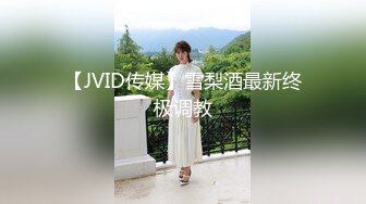 科技楼蹲守白色长裙美女 干净肥厚的鲍鱼