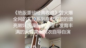 骚货女友想嘴巴含着一个后面插一个