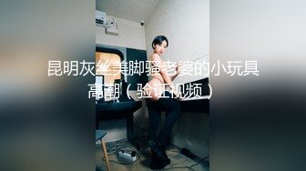 商场一楼跟踪抄底带小小孩的眼镜美女 可能憋尿憋久了白内上一小片尿渍