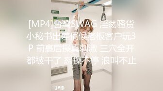 商场抄底牛仔裙粉胸衣清纯美女❤️前面透视黑森林和一大片湿痕