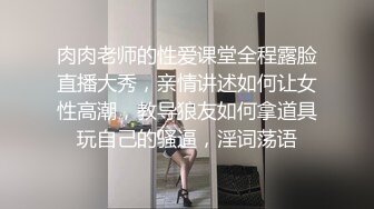 颜值不错的小少妇就是骚，带血上阵跟狼友深夜撩骚，大姨妈初期血量很大，纸巾都打湿了，揉奶自慰表情好骚啊