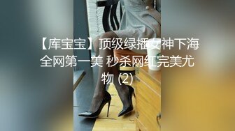 极品熟女女上位，比基尼制服表情销魂享受性爱，无套大屌爆插白虎穴