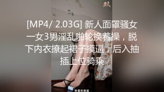 风骚的小少妇让大哥在床上疯狂蹂躏，露脸跟小哥69舔逼