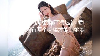 长发披肩的白嫩的格子衣服人妖猥亵床上的可爱少女接吻吃奶激情爱爱呻吟动听诱人