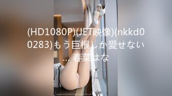 《极品CP魔手外购》潜入女厕赤裸裸拍脸拍逼各种美女小姐姐方便~有惊喜小妹子看黄片疯狂紫薇这手法没少自己玩 (10)