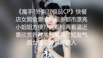 女友给我展示她美妙的身材