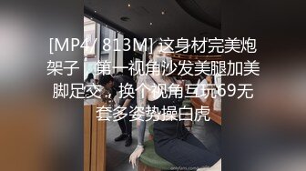 房间里的年轻男女精彩的4P游戏，骚女露脸洗干净后床上伺候小哥，让两位小哥玩逼各种姿势抽插浪叫，看谁草的猛