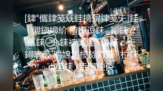 情趣酒店浪漫蓝色欧式大床房偷拍小哥进房间先四处搜索一番看看有没有摄像头然后在和女友一块看电视做爱