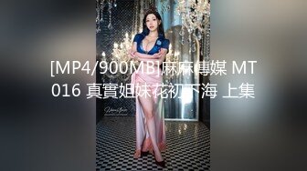 诱人的轻熟女勾搭在家的老公公，露脸床上被公公玩奶子压在身下激情抽插，叫声好骚貌似被内射，精彩不要错过