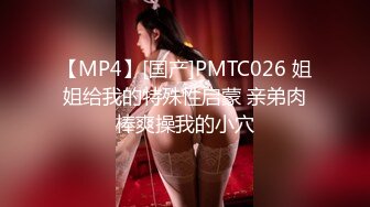 眼镜清纯系18小美女，年龄不大挺会玩，假屌按摩器道具齐全，一起用上爽的喊爸爸