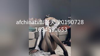 【CP经典】商场女厕全景偷拍14位年轻妹子颜值都还挺不错的（二 ） (12)