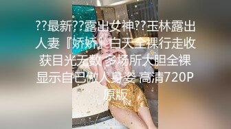 性感女友穿情趣服趴着被操