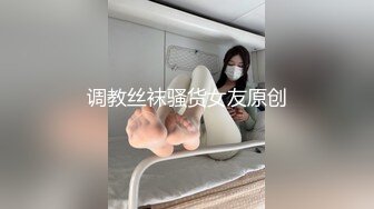 鸭哥寻欢牛仔短裤腿上纹身大奶妹，穿上全套情趣装继续第二炮，掰穴舔逼足交调情，特写进出狂操