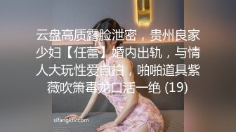 冷艳型高颜值女神，带着眼镜御姐风，吊带睡