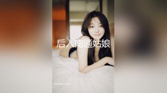 红色透明连衣裙性感辣味十足3个人妖一起相互撸管操菊轮番玩插后门性欲就是这强