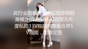 郑州洛阳小美女，万达超市无内露出，两只小葡萄俏丽，很闷骚看着周围！