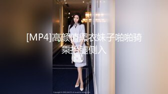 商场女厕全景偷拍蓝衣少妇穿今年流行的透明内内肥美的大鲍鱼