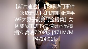 极品淫妻 多人运动毫无压力 逼里插一根 每手一根是标配 还要挑战骚逼同时插两根大肉棒 真是淫妻中的战斗机