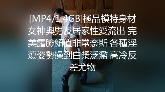 人妻御姐AVOVE又来发骚，情趣诱惑真空上阵宾馆约啪，让小哥的鸡巴各种姿势插哥通透，无套抽插直接内射