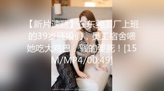 47.我说美女怎么站着擦屁股，原来把丝袜脱了