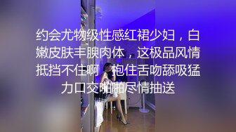 尿尿清洗她的小阴蒂