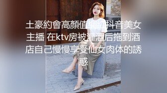 大眼长相妖艳气质女神，垂虹齿白，黑丝情趣装，电竞椅子上露出蝴蝶逼，