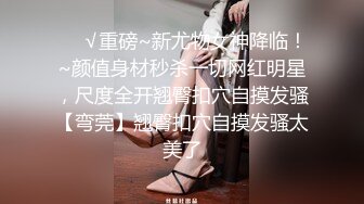 胸前印了一只熊的长衫美女真是粉嫩