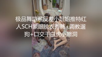 冒死偷拍楼下美少妇 洗完澡在床上岔开大腿 露出大黑B