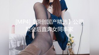 图书馆清新小美女馆员，肉肉的小脸蛋 身材蛮好，买书看上了她，决定趁她上厕所拍拍，很粉嫩的小穴，遇上大姨妈 惊喜！ (2)