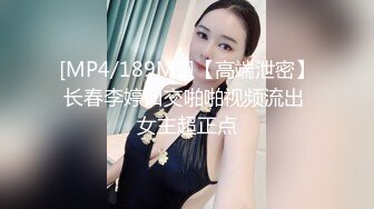 邪恶的房东浴室顶上 小洞偷窥女房客洗澡