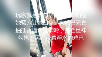 《极品CP魔手外购》坑神潜入某单位女厕隔板缝中实拍超多小姐姐方便，后位前位赤裸裸逼脸同框，连衣裙眼镜骚妹居然自慰闻B味